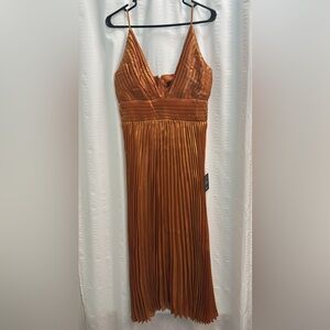 Lulu's Pleated Dress in Rust/orange. Medium -NWT